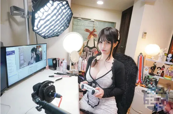 Từng rất ngại nói chuyện với người lạ, nữ streamer Marika thay đổi nhờ 4 năm làm việc tại quán cafe